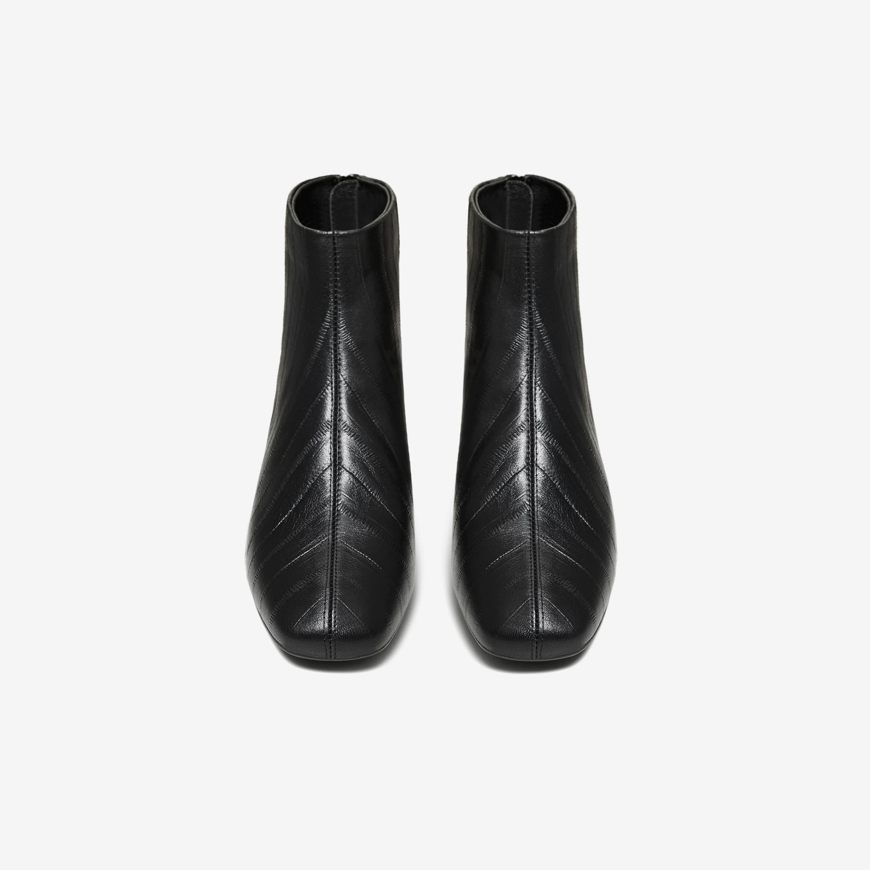 Giày bốt nữ TATA 2025 Giày bốt thời trang mới mùa đông Giày bốt da đen gót nhọn 7ACF4DD5