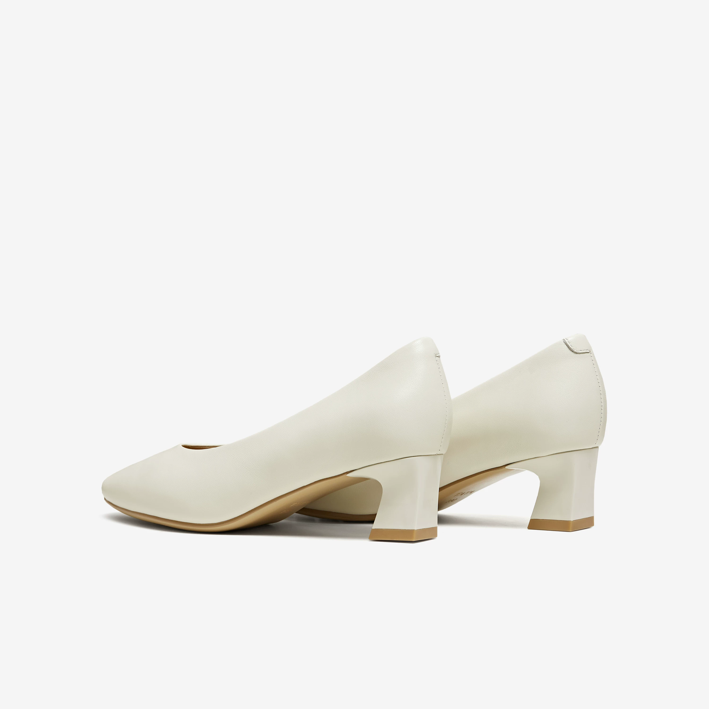 Giày Nữ TATA 2026 Mùa Xuân Phong Cách Mới Giày Đế Thấp Thời Trang Đa Năng Da Cừu Giày Cao Gót UZJ01AQ6