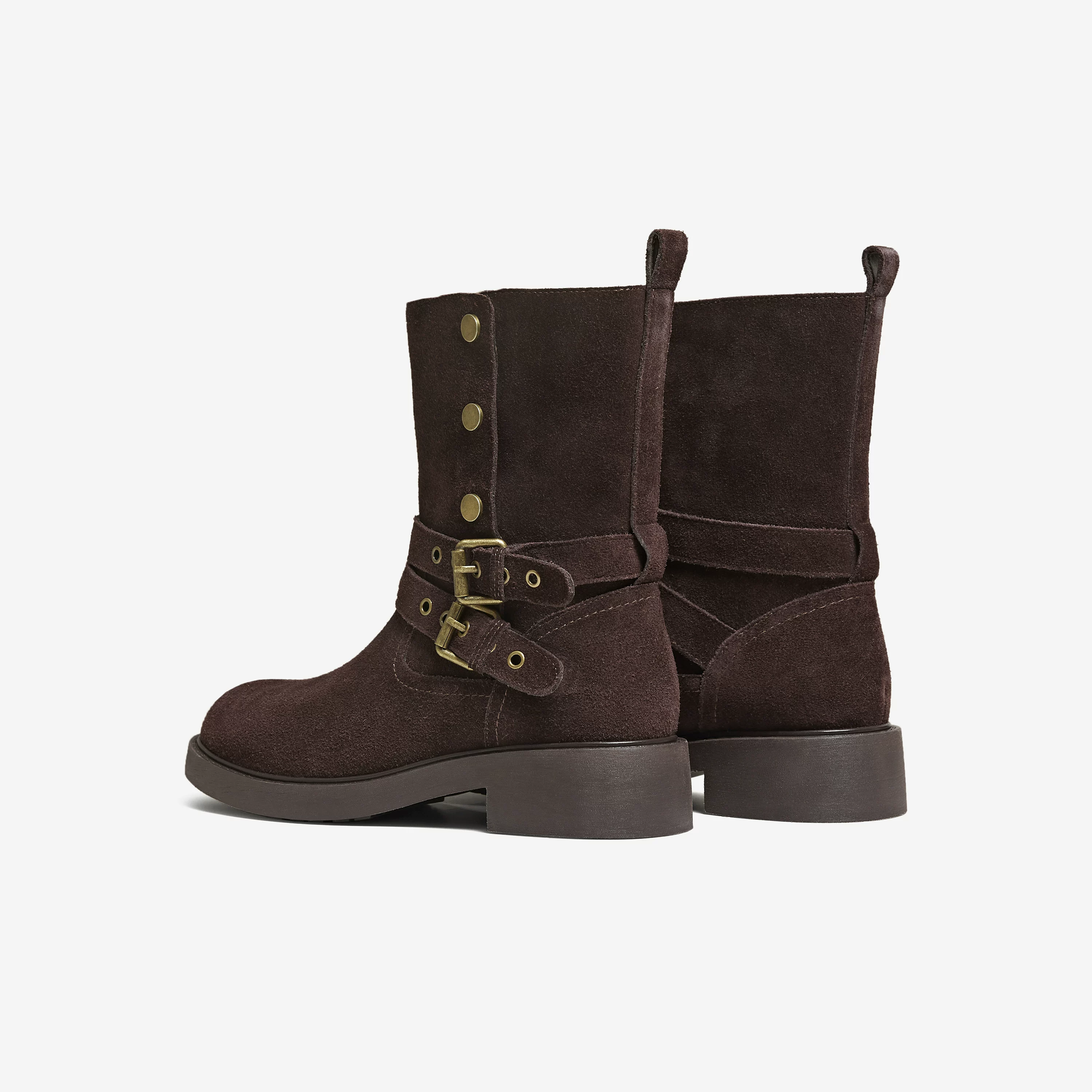 TATA giày bốt mùa đông 2025 giày bốt thời trang mới đa năng giày nữ màu đen bốt ngắn thông thường XYK01DZ5