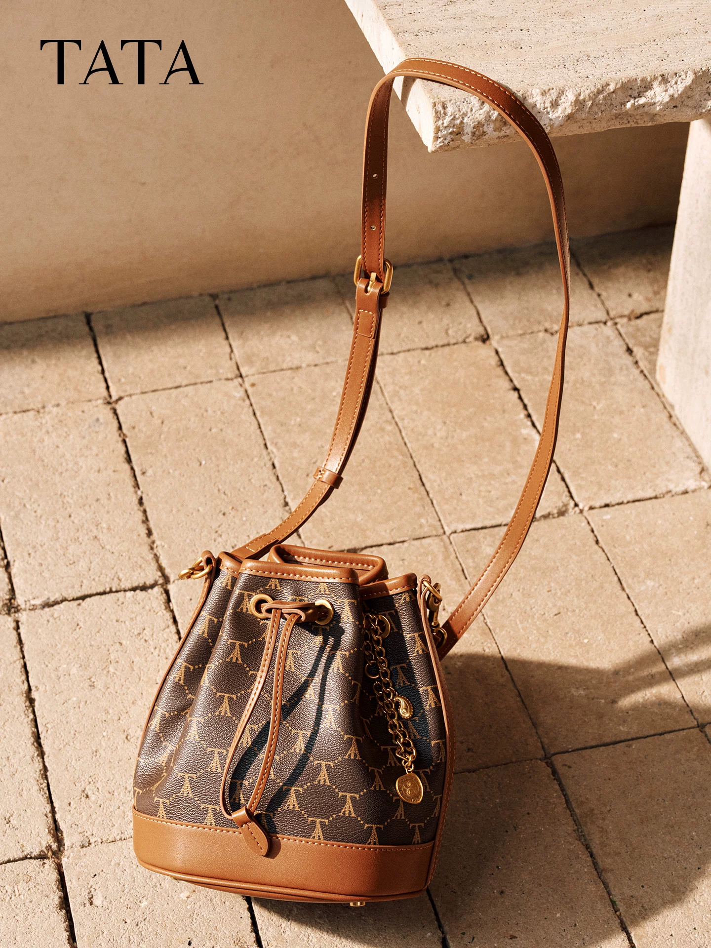 Túi xách nữ TATA 2025 Mùa Đông Mẫu mới Thời trang Đa năng Đeo vai Túi đeo chéo kiểu dáng độc đáo X3528DX5