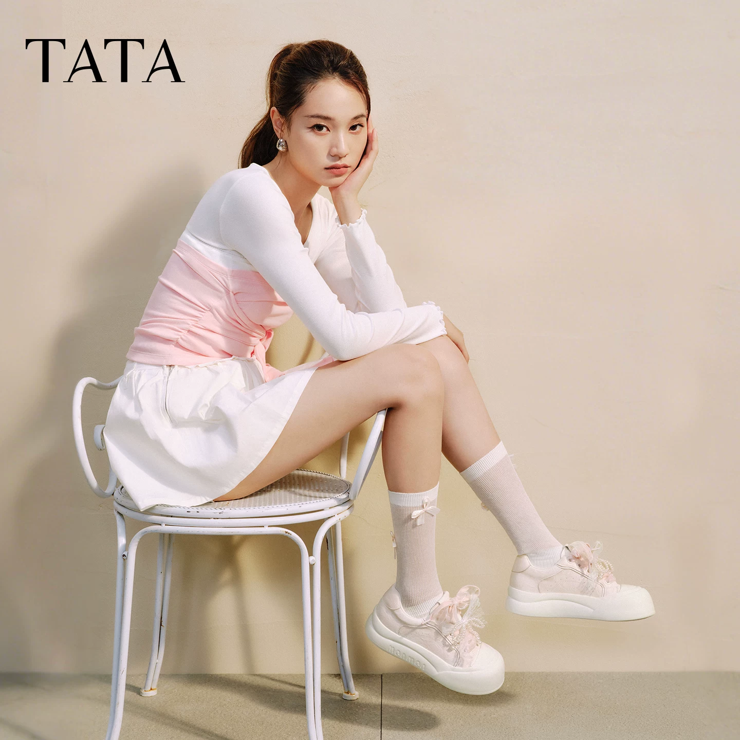 Giày Nữ TATA 2025 Thời Trang Mùa Đông Giày Thường Ngày Đế Dày Giày Sneaker Trắng Mới Mũi Tròn Đế Dày CP304CM5