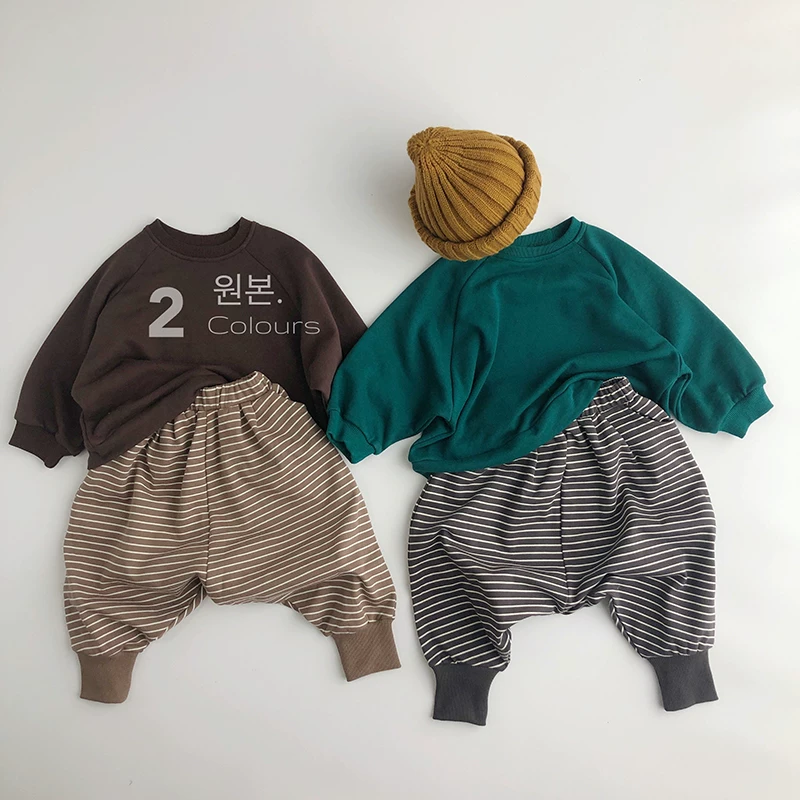 Quần sóc bay cá tính~ Quần áo thể thao có họa tiết~ Quần cotton sọc xuân thu cho trẻ em Hàn Quốc dành cho bé trai và bé gái, phong cách và hợp thời trang, dáng rộng rãi.