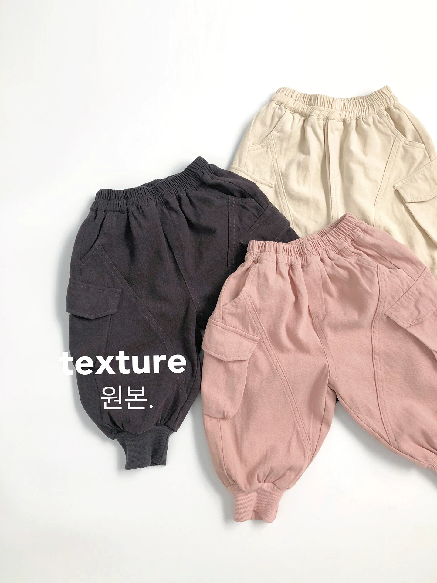 Phải mua ngay~ Quần cargo cotton nguyên chất phong cách Hàn Quốc, đa năng và siêu mềm mại~ thích hợp cho mùa xuân thu, hợp thời trang và sành điệu cho cả nam và nữ, dáng rộng rãi với gấu quần bo.