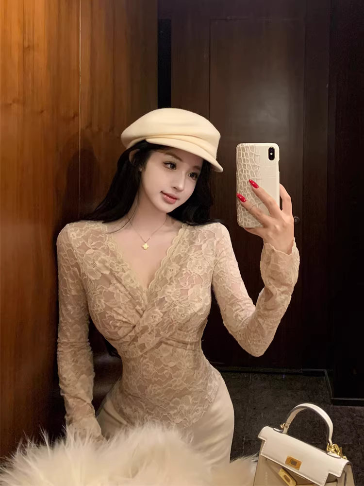 Áo ren cổ chữ V dành cho nữ, thích hợp cho mùa xuân, mùa thu và mùa đông, áo sơ mi dài tay, gợi cảm và nóng bỏng, mang lại vẻ ngoài rất quyến rũ và trưởng thành.