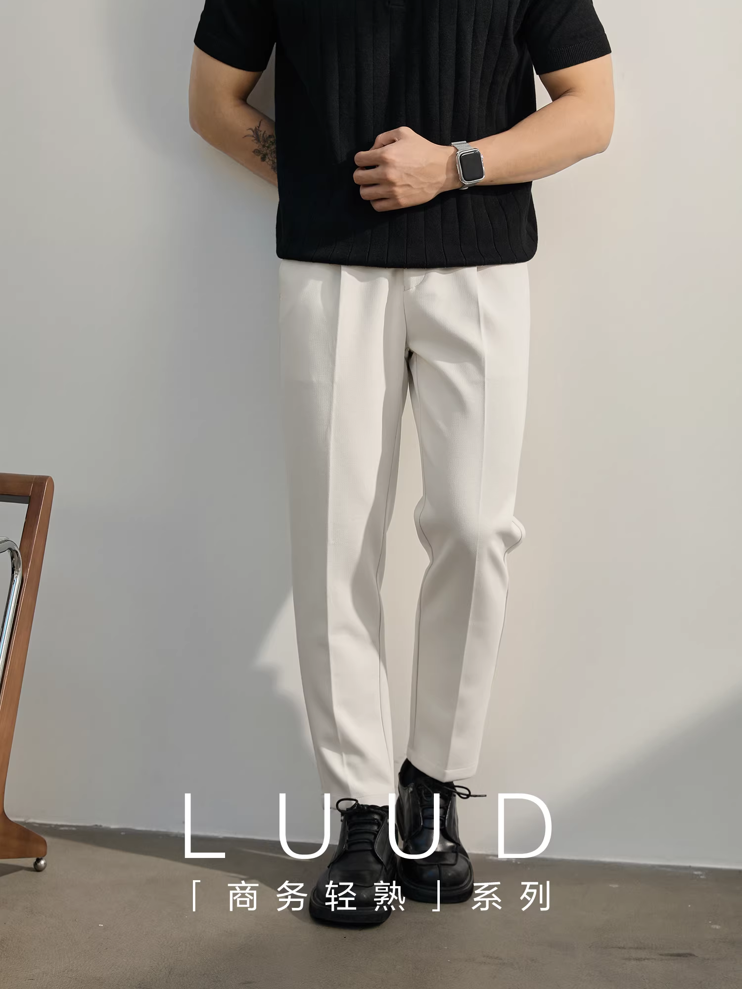 Quần âu nam kiểu dáng đô thị LUUD, chất liệu dệt kim, cạp lưng bán co giãn, kiểu dáng lửng, ôm sát, không nhăn, dáng slim-fit.