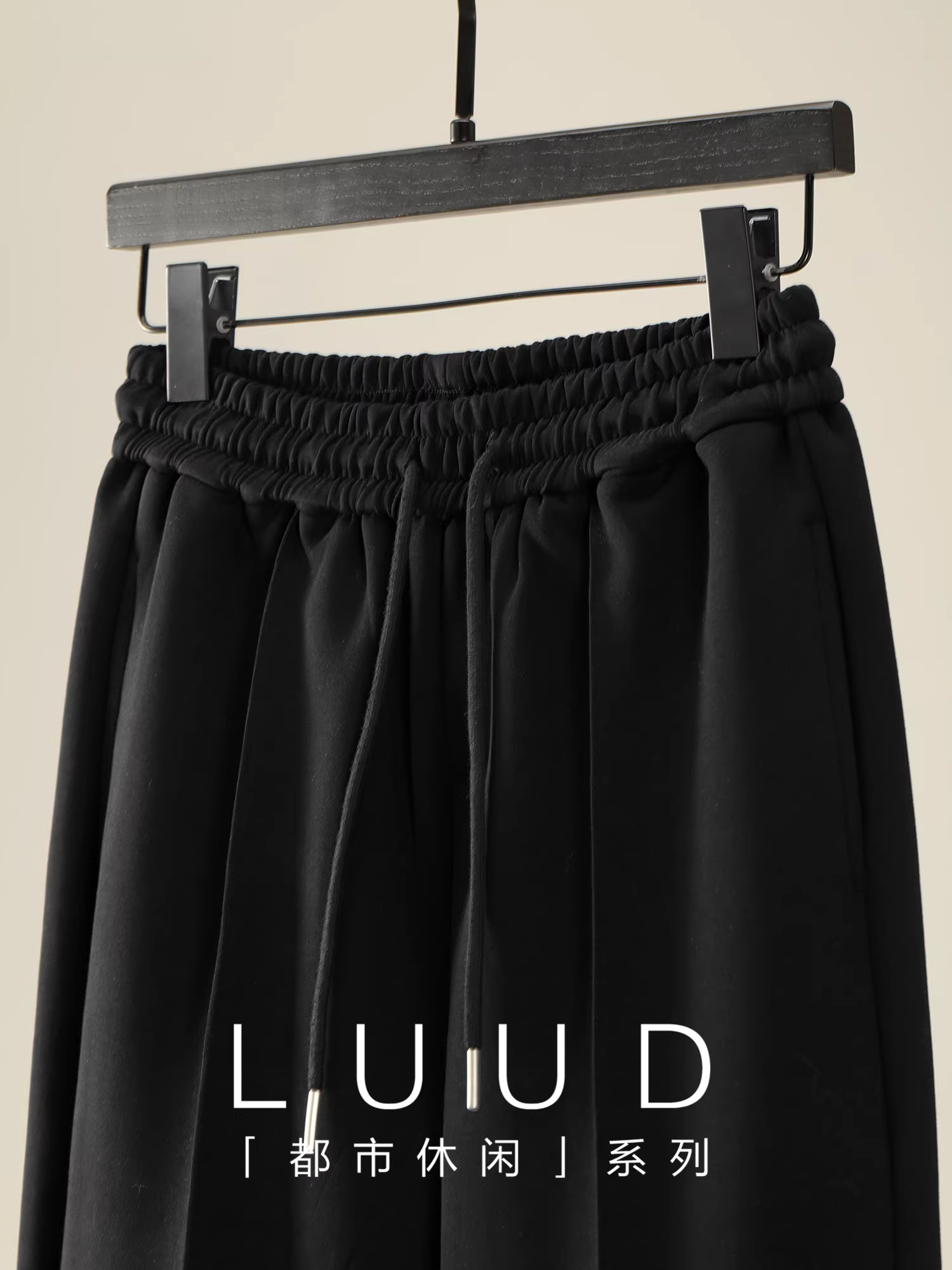 Quần thể thao nam xếp ly thủ công tối giản thời trang LUUD có túi sau thêu, dây rút, lưng thun, quần dài thường ngày