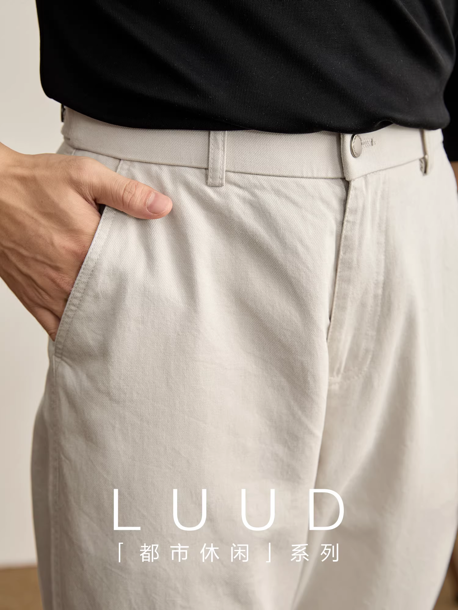 Quần âu nam LUUD dáng thẳng cao cấp, lưng thun bán co giãn, chất liệu pha cotton lyocell Tencel, tạo hiệu ứng mềm mại.