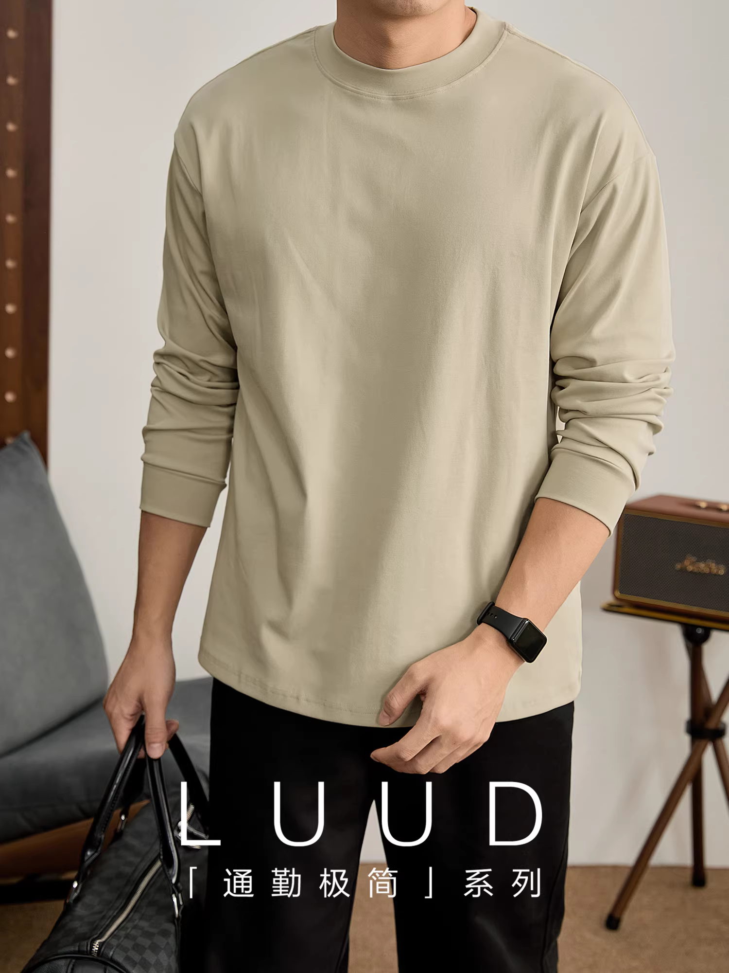 Áo thun nam chất liệu cotton dày dặn, cổ tròn, màu trơn, kiểu dáng đơn giản, có nhãn nhỏ ở giữa đường may, chất liệu cotton đã qua xử lý, tay dài.