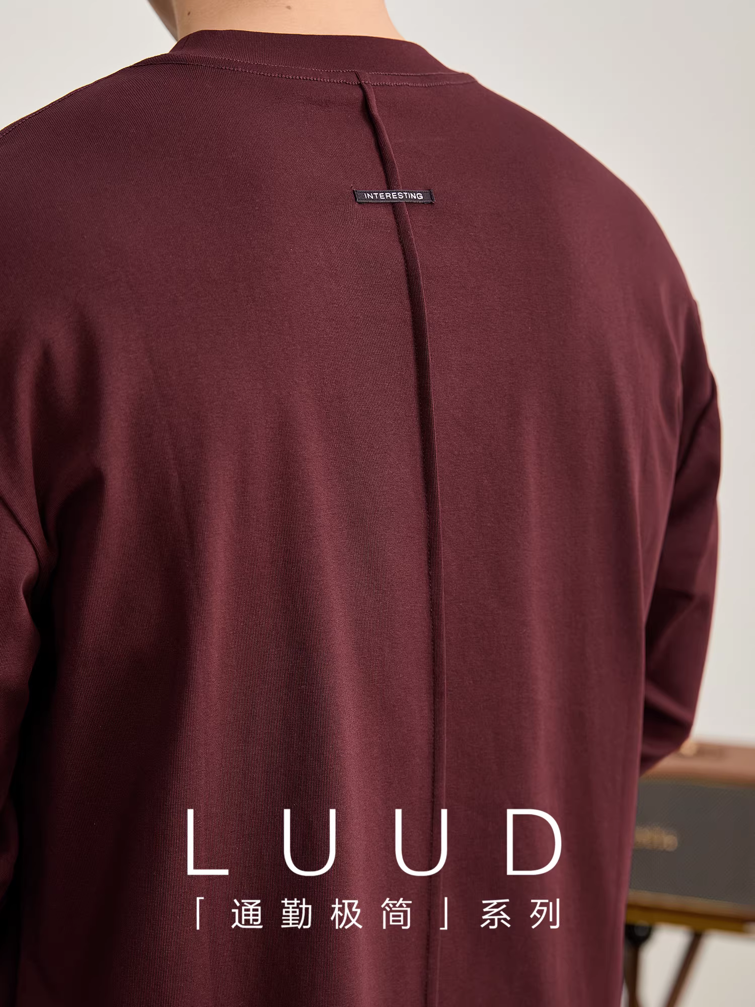 Áo thun nam tay dài cổ tròn màu đỏ LUUD Angora, thiết kế phối màu chữ cái nhỏ ở giữa, kiểu dáng áo sweatshirt thường ngày