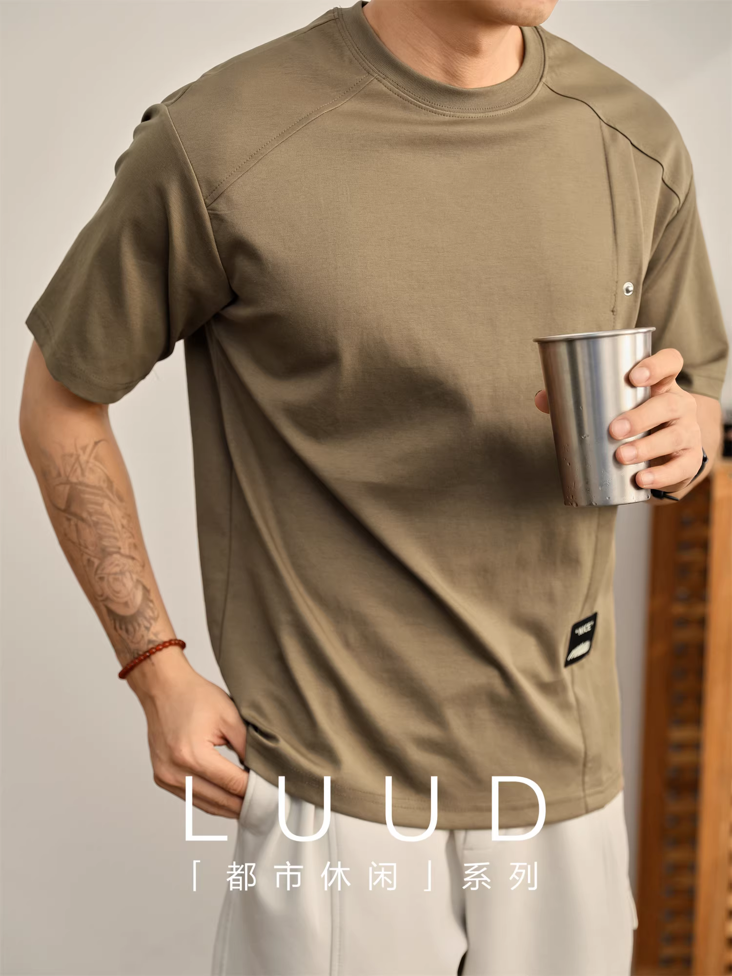 LUUD Áo thun nam tay ngắn cổ tròn thêu theo phong cách Mỹ, kiểu dáng hợp thời trang, có nút đinh tán, kiểu dáng ba chiều, chất liệu cotton đã qua xử lý, cổ tròn