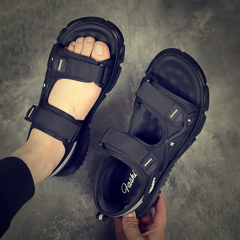 Giày sandal kiểu Anh cho nam, kiểu dáng mùa hè mới dành cho các môn thể thao ngoài trời và giải trí, giày đi biển cỡ lớn dành cho nam thanh niên, chống trơn trượt và không thấm nước