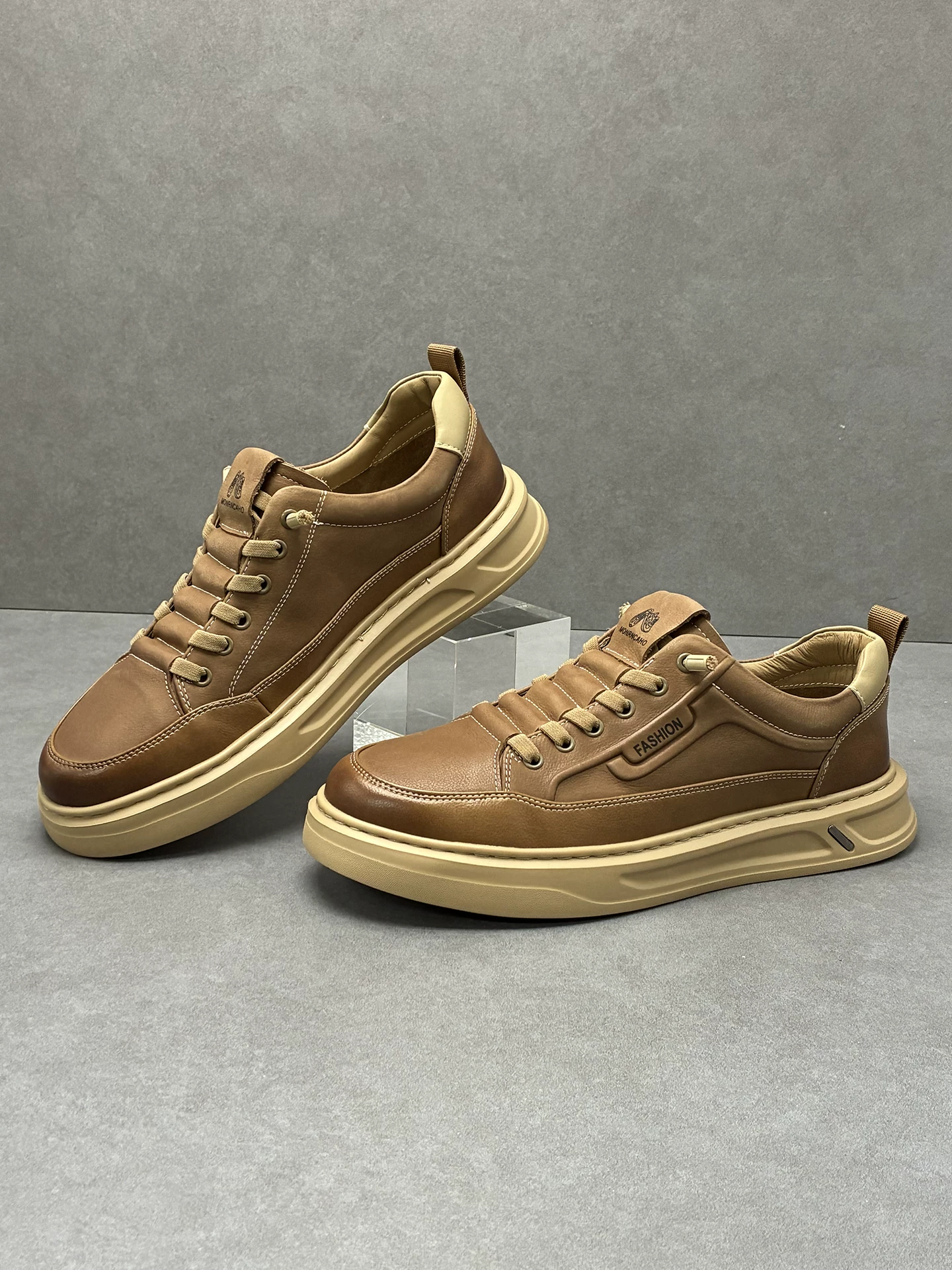 Giày nam, kiểu dáng mùa thu mới, màu kaki Anh, thời trang, nhẹ, đế mềm, giày thể thao da bò lớp đầu tiên, giày thể thao thời trang