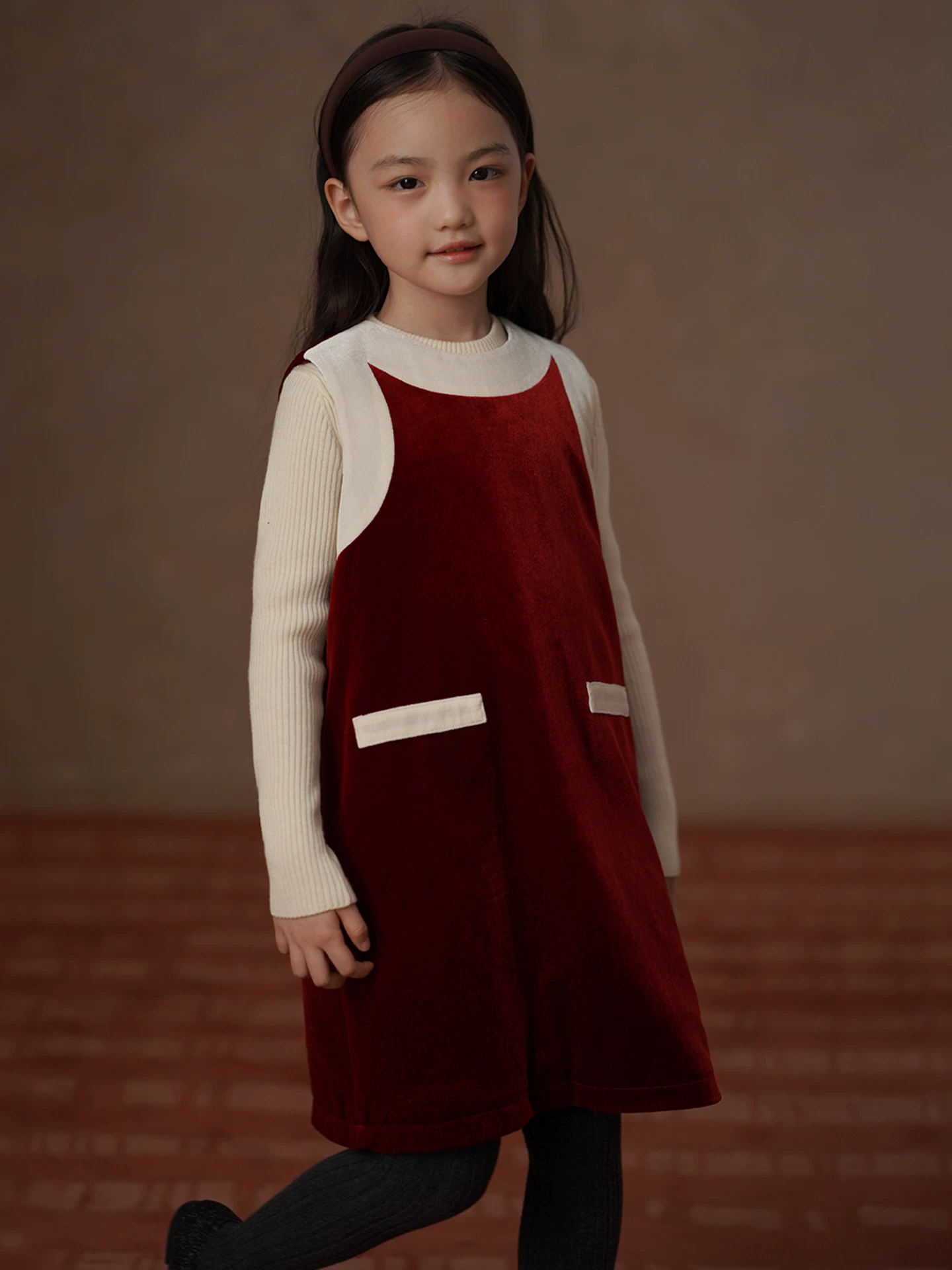 Váy mùa đông cho trẻ em, dày dặn và ấm áp, váy dài vừa phải có đệm bông, váy vest nhung cho bé gái, phong cách Chanel.