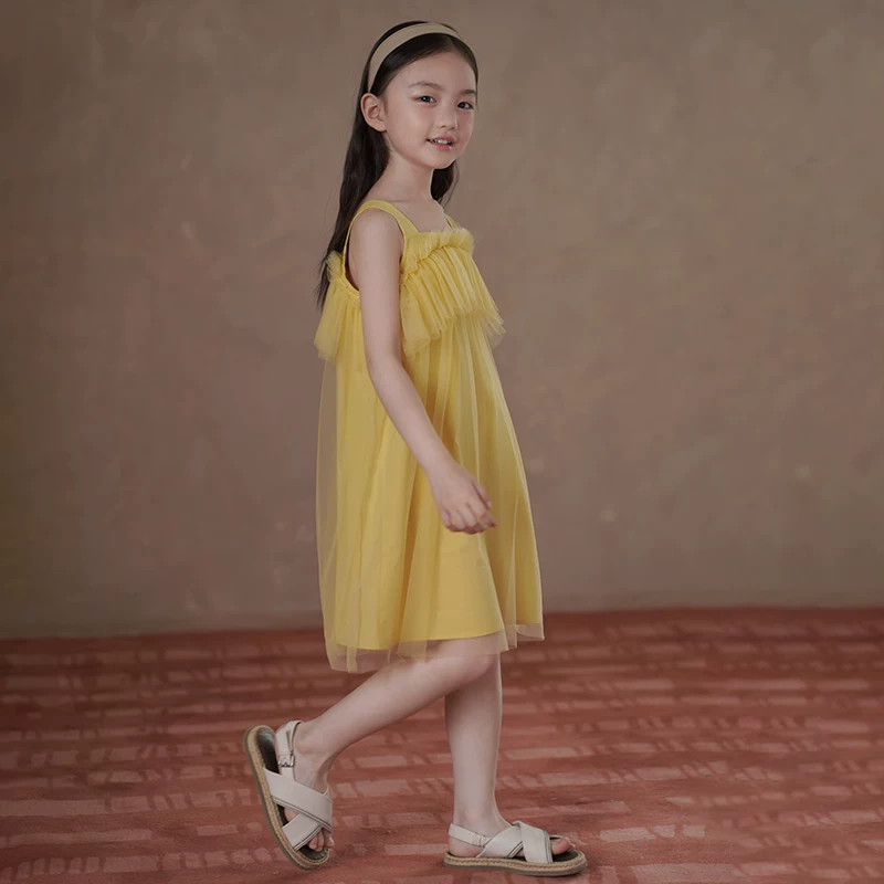 Váy mùa hè cho trẻ em, váy vải tuyn màu vàng như cổ tích cho bé gái, váy dây, váy công chúa cho bé với thiết kế đầy phong cách.