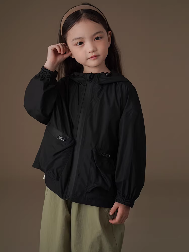 Quần áo trẻ em Hartzhi Xuân Thu Áo khoác có mũ trẻ em màu đen mỏng kiểu áo bảo hộ lao động dành cho bé trai và bé gái Quần áo mùa xuân 2025 Kiểu mới