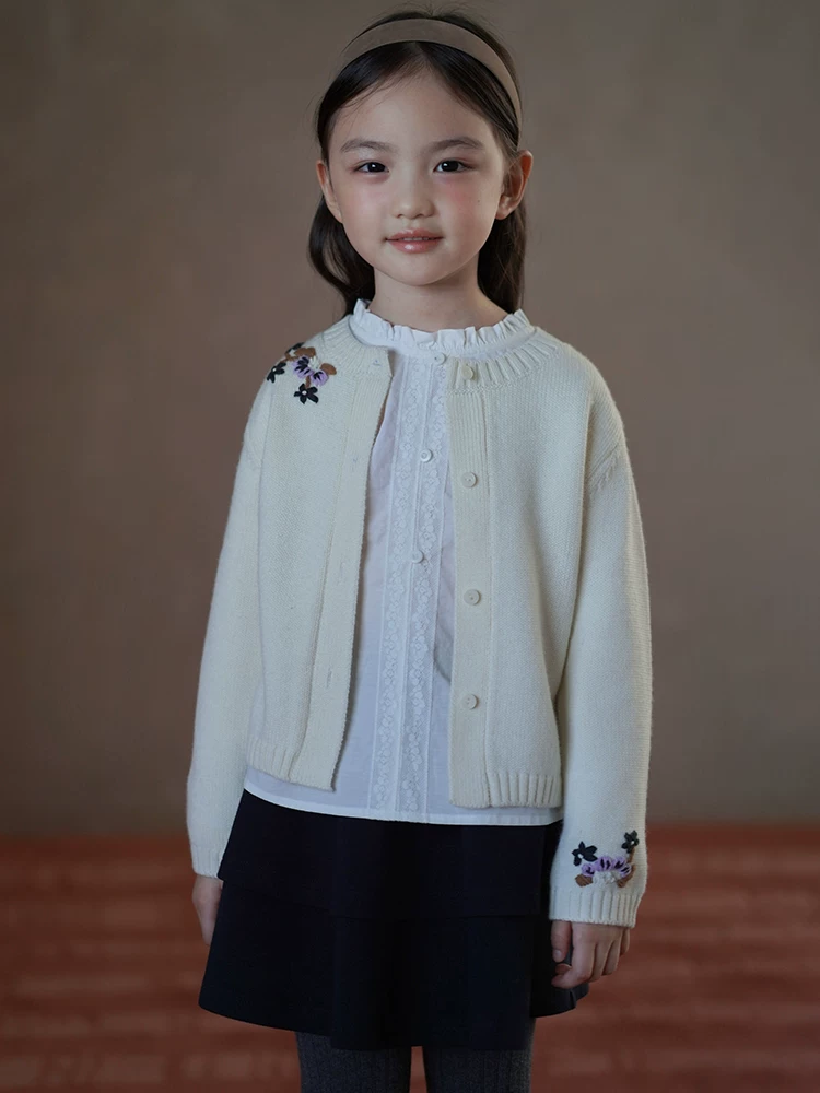 Quần áo trẻ em, áo len màu trắng nhạt, đơn giản và rộng rãi, áo len móc len cho bé gái, áo len bé gái cho mùa xuân và mùa thu.