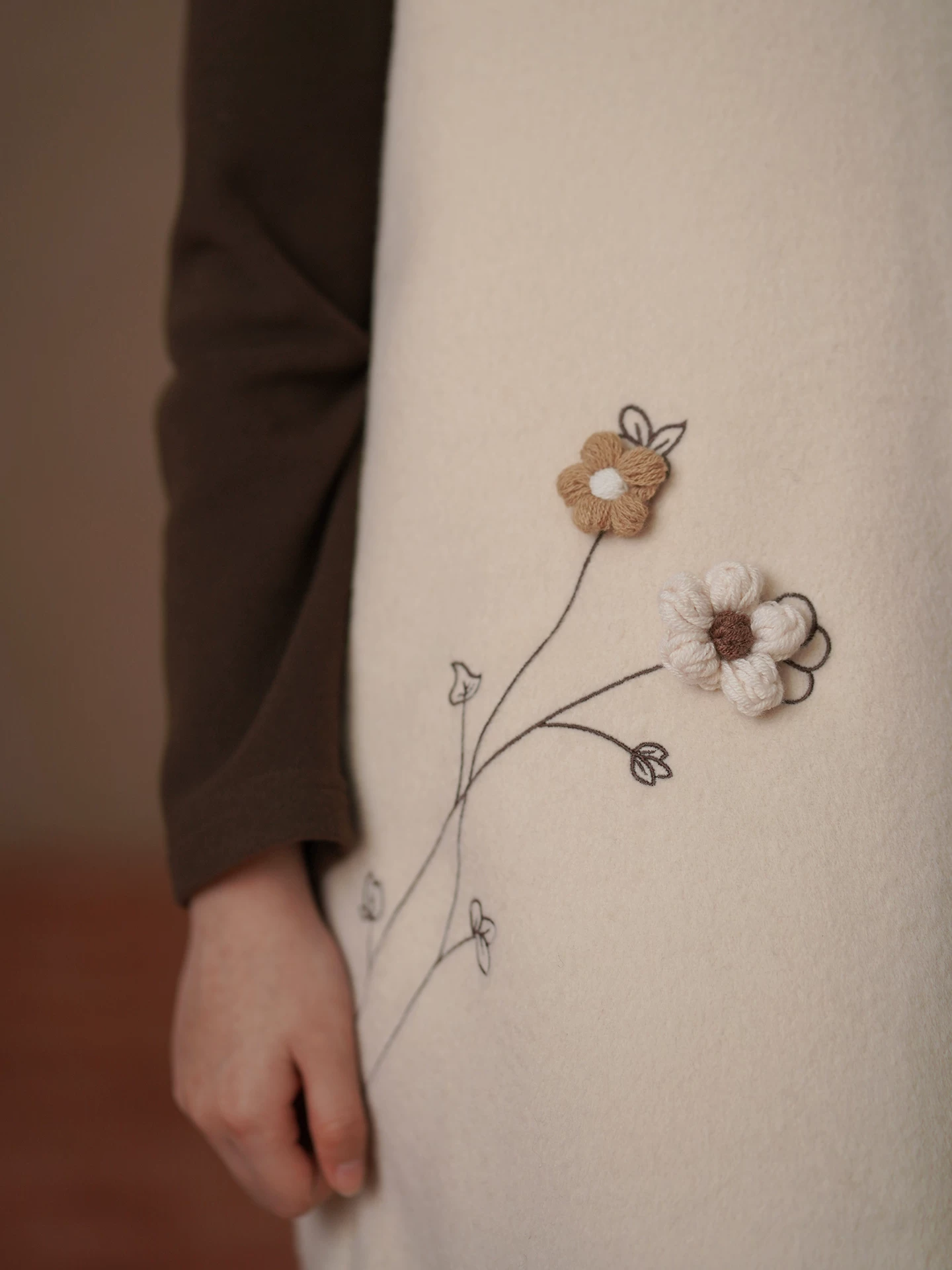 Quần áo mùa đông cho trẻ em: Váy len ấm áp thêu nổi 3D, váy áo gile màu mơ, áo khoác cotton dài cho bé gái.