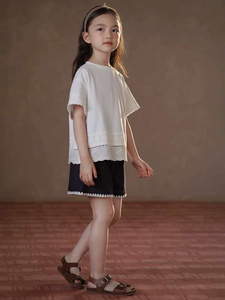 Quần short màu xanh hải quân bằng vải cotton và vải lanh mát mẻ mùa hè dành cho trẻ em, quần denim cổ điển cho bé gái, quần thường ngày đa năng cho bé gái.