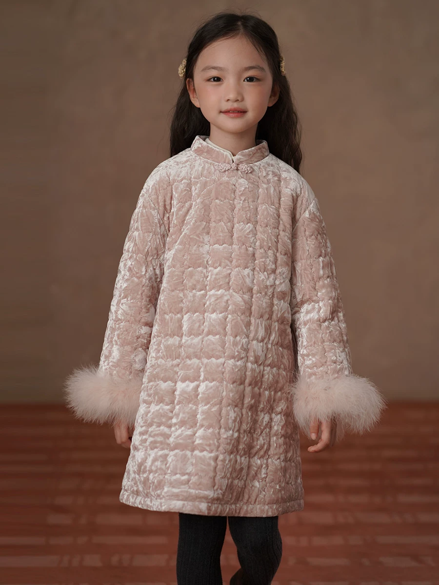 Quần áo mùa đông cho trẻ em Áo khoác cotton dài dày dặn ấm áp cho bé gái Trang phục năm mới màu hồng phong cách Trung Quốc mới