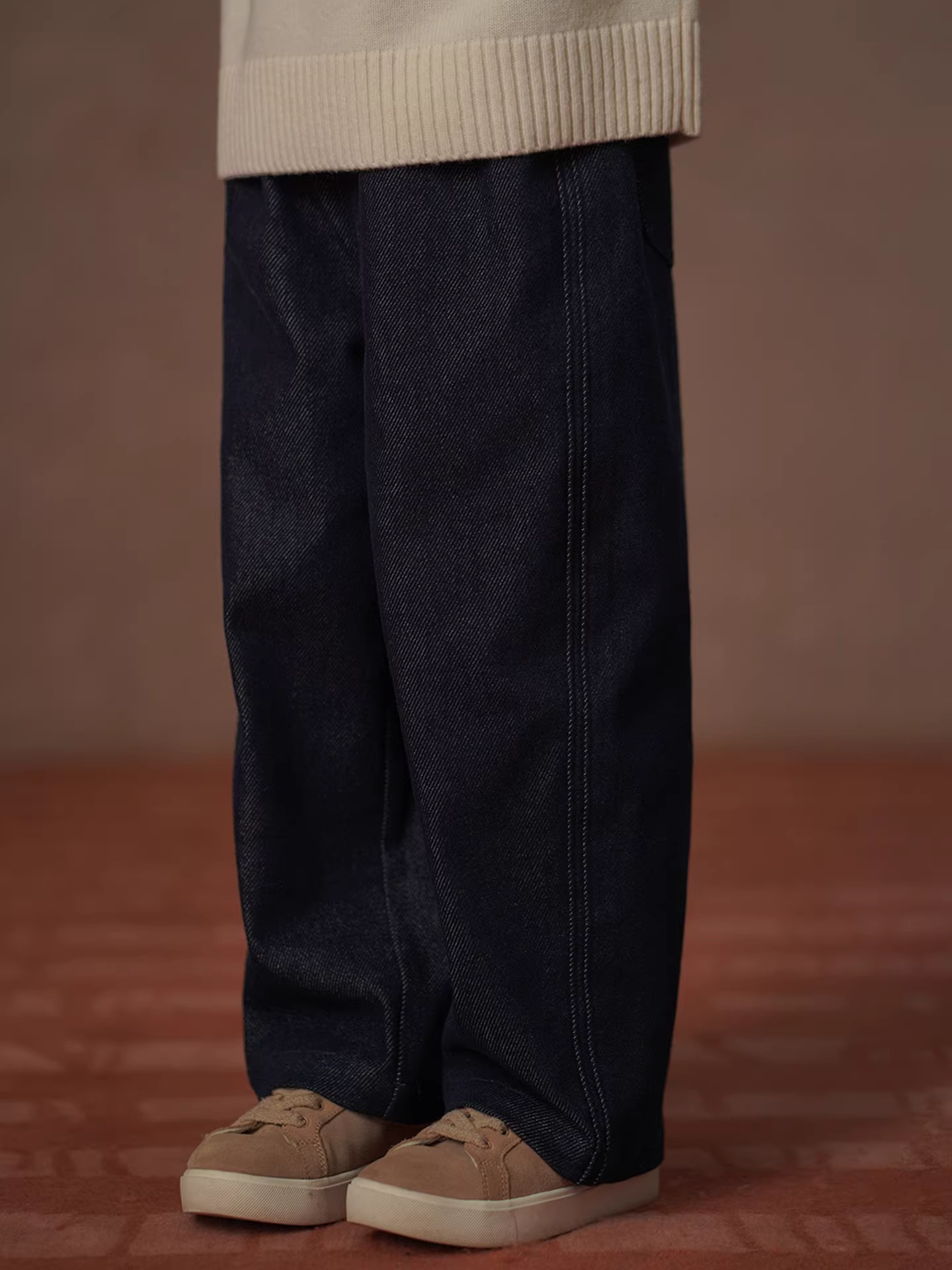 Quần denim trẻ em có lớp lót lông cừu, quần cà rốt ấm áp và rộng rãi cho bé trai và bé gái, quần ống thẳng, kiểu dáng mùa đông mới.