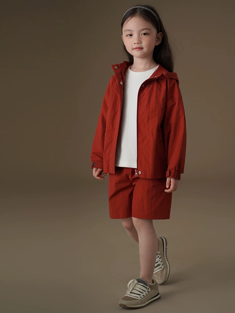 Quần áo trẻ em mùa xuân thu áo khoác có mũ trùm đầu màu đỏ dáng rộng cho bé trai và bé gái mặc mùa thu 25 kiểu mới