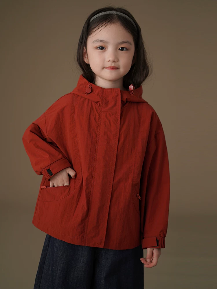 Bộ quần áo trẻ em: quần short và áo khoác dáng rộng màu đỏ gỉ dành cho bé trai và bé gái, nhanh khô, mẫu mới xuân hè 25.