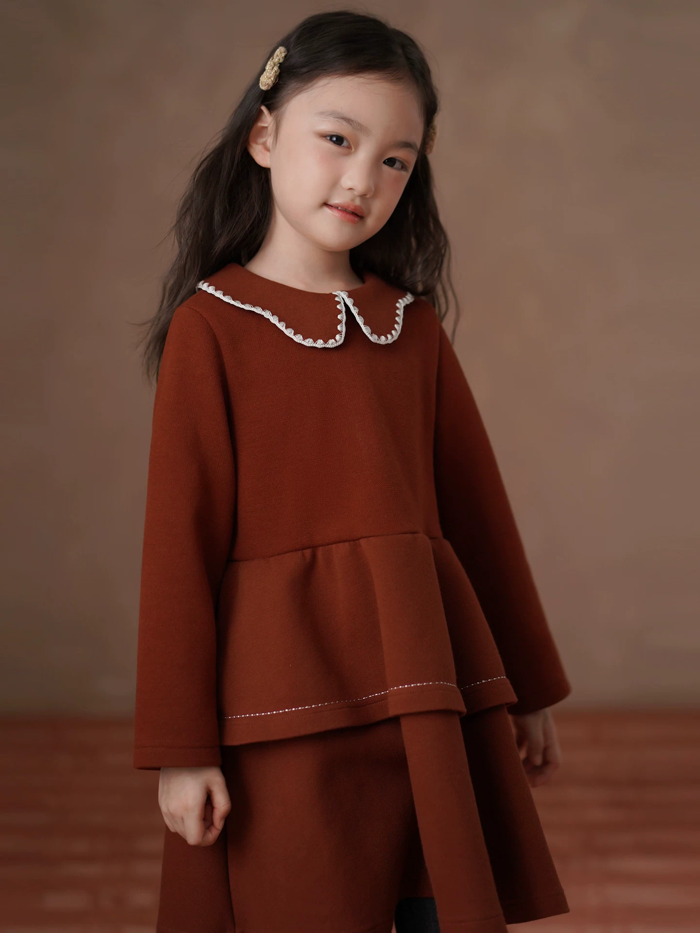 Quần áo trẻ em mùa thu đông, đầm dài tay có lớp lót lông cừu, đầm dài màu đỏ gạch ấm áp, đầm xếp tầng cho bé gái.