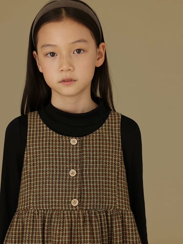 Quần áo trẻ em cho mùa xuân và mùa thu, váy vest trẻ em, váy len không tay đa năng kiểu cổ điển kẻ sọc cho bé gái, dày dặn.