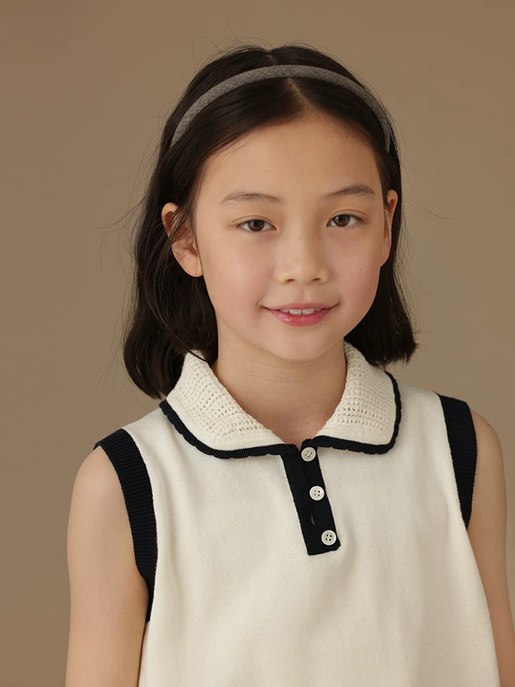 Quần áo trẻ em Áo dệt kim phối màu đen trắng có cổ ren, áo ngắn tay hoàn toàn bằng cotton cho bé gái, áo vest mỏng cho bé gái lớn hơn.