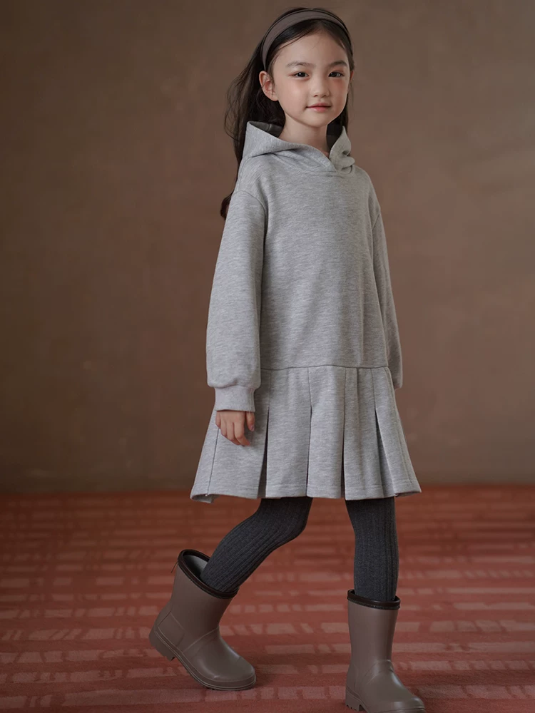 Quần áo trẻ em cho mùa xuân và mùa thu, váy dài tay, váy xếp ly đơn giản, váy áo hoodie cho bé gái, phong cách giản dị và đa năng.