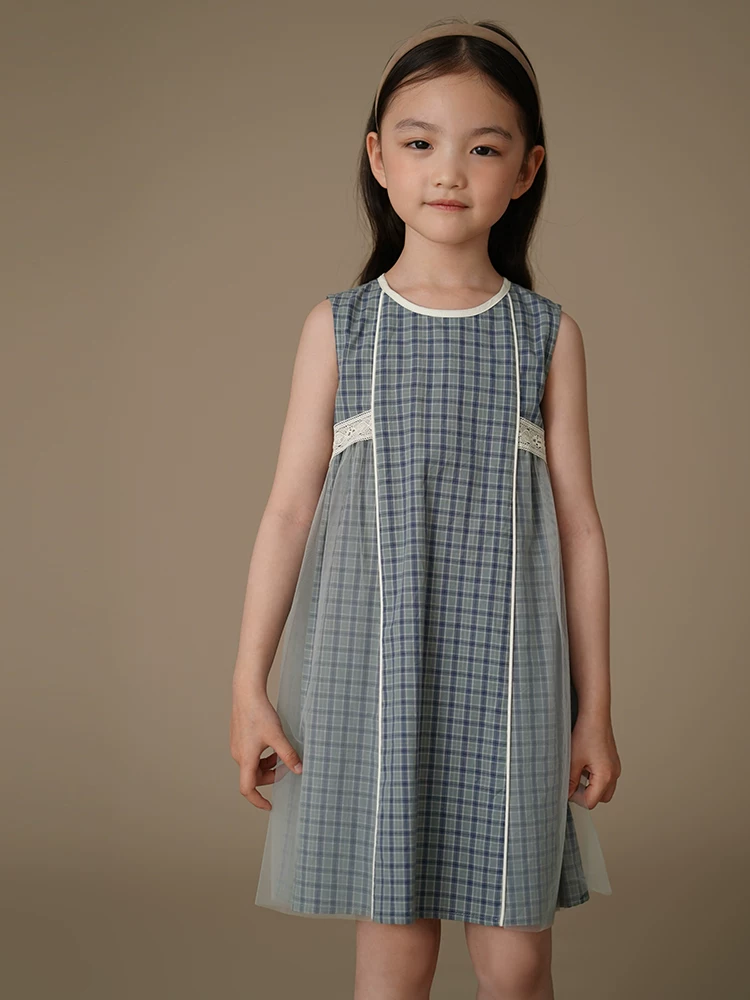 Quần áo trẻ em mùa hè: Váy hai dây kẻ sọc phong cách Hàn Quốc cho bé gái, váy voan phối thiết kế đơn giản và mỏng nhẹ.