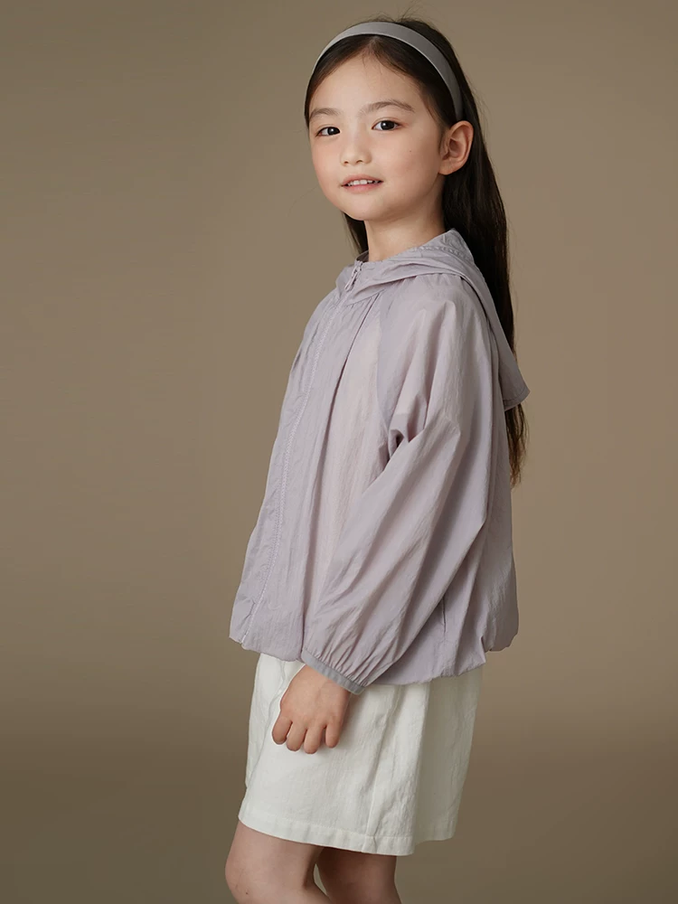 Quần áo trẻ em mùa hè áo khoác có mũ trùm đầu màu tím mỏng chống tia cực tím áo khoác da bé gái quần áo chống nắng