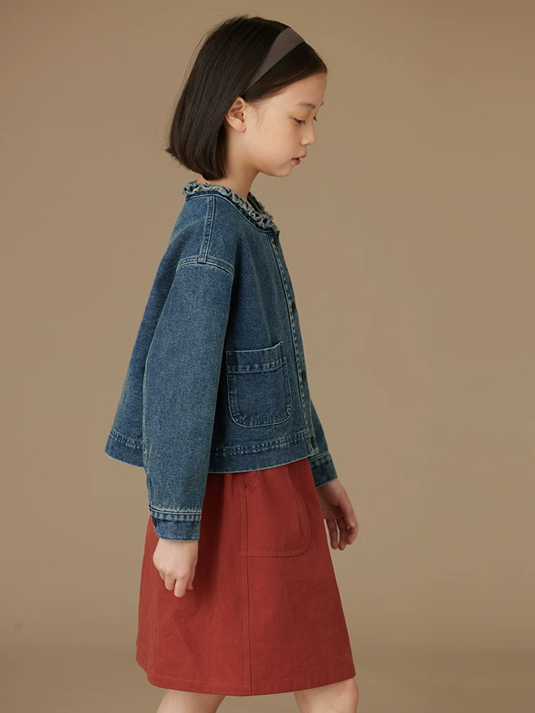 Áo khoác denim trẻ em có cổ xếp nếp, áo khoác ngắn cổ điển giản dị dành cho bé gái, thích hợp cho mùa xuân và mùa thu, dành cho trẻ lớn hơn.