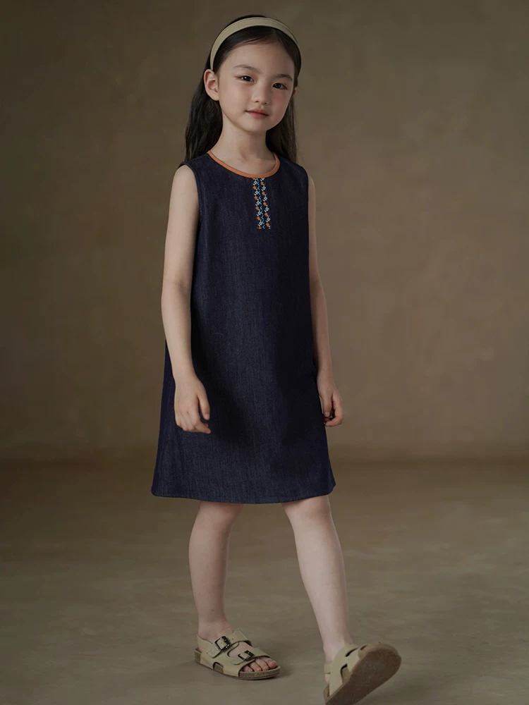 Quần áo trẻ em mùa hè: Váy denim đơn giản, thân thiện với làn da cho bé gái, váy hai dây kiểu vintage giản dị cho trẻ lớn hơn.