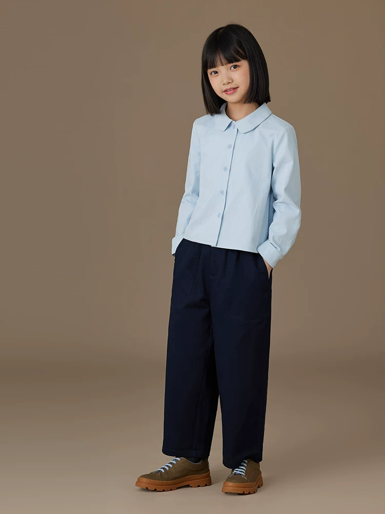 Quần áo trẻ em mùa xuân thu áo sơ mi dài tay màu xanh cotton thân thiện với da cổ búp bê áo sơ mi bé gái phong cách cha mẹ và con cái