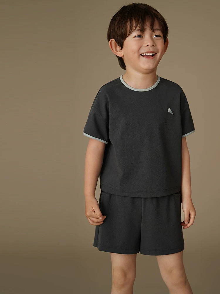 Quần áo trẻ em áo thun ngắn tay phong cách Hàn Quốc quần short dáng rộng giản dị bé trai và bé gái bộ đồ thể thao mùa hè phong cách mới