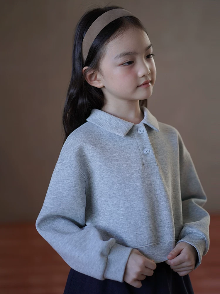 Quần áo trẻ em mùa thu áo polo dài tay áo len đơn giản màu xám quần short thể thao bé trai và bé gái bộ mùa thu