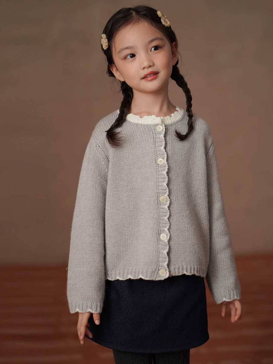 Áo len mùa đông cho trẻ em với ren ngọt ngào và màu sắc tương phản, áo len cardigan len cho bé gái, áo len dệt kim dày cho bé gái.