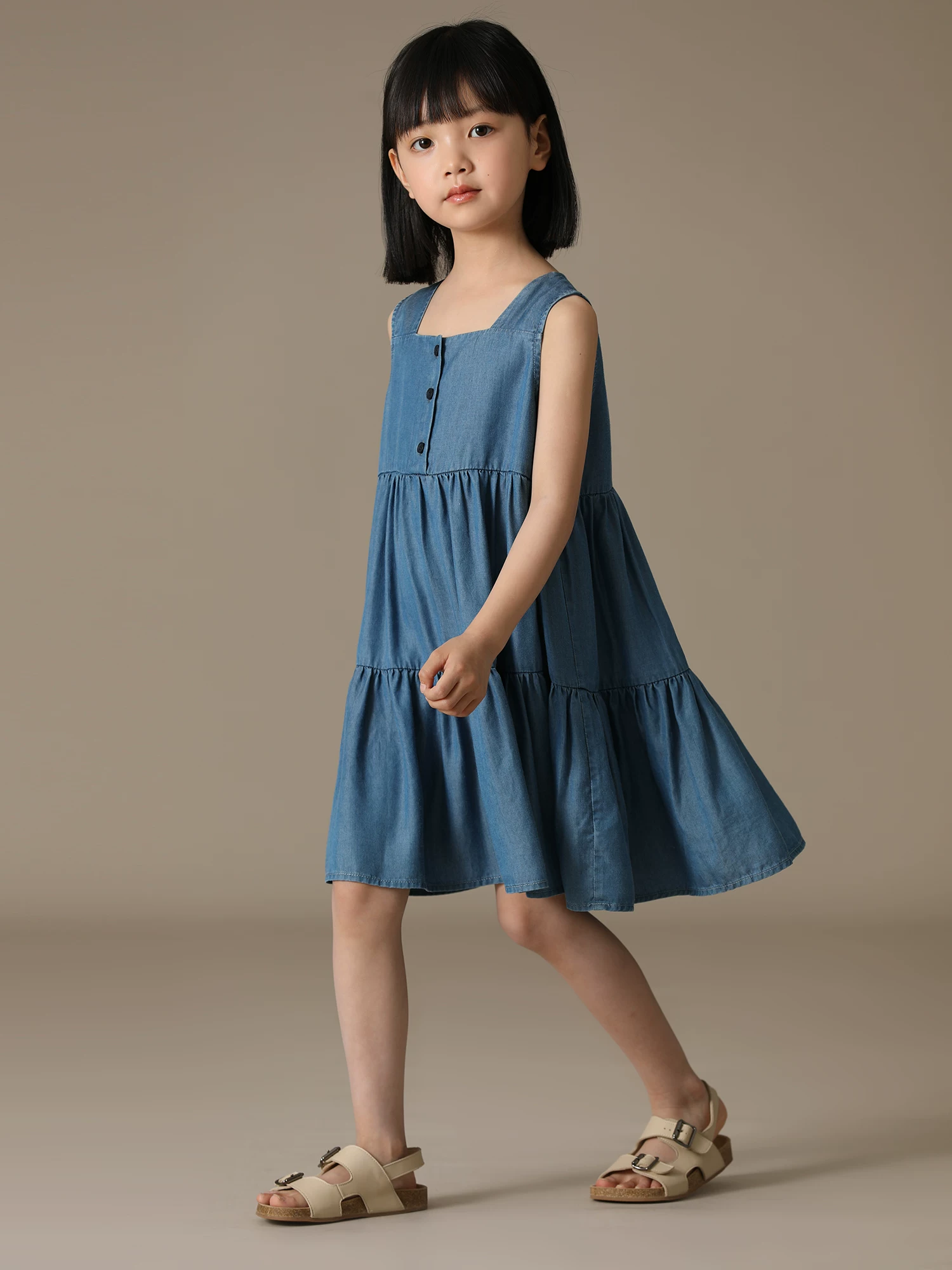 Quần áo trẻ em mùa hè, váy vest kiểu học sinh, váy đồng điệu cha mẹ và con cái, váy denim mát mẻ cho bé gái và trẻ lớn.