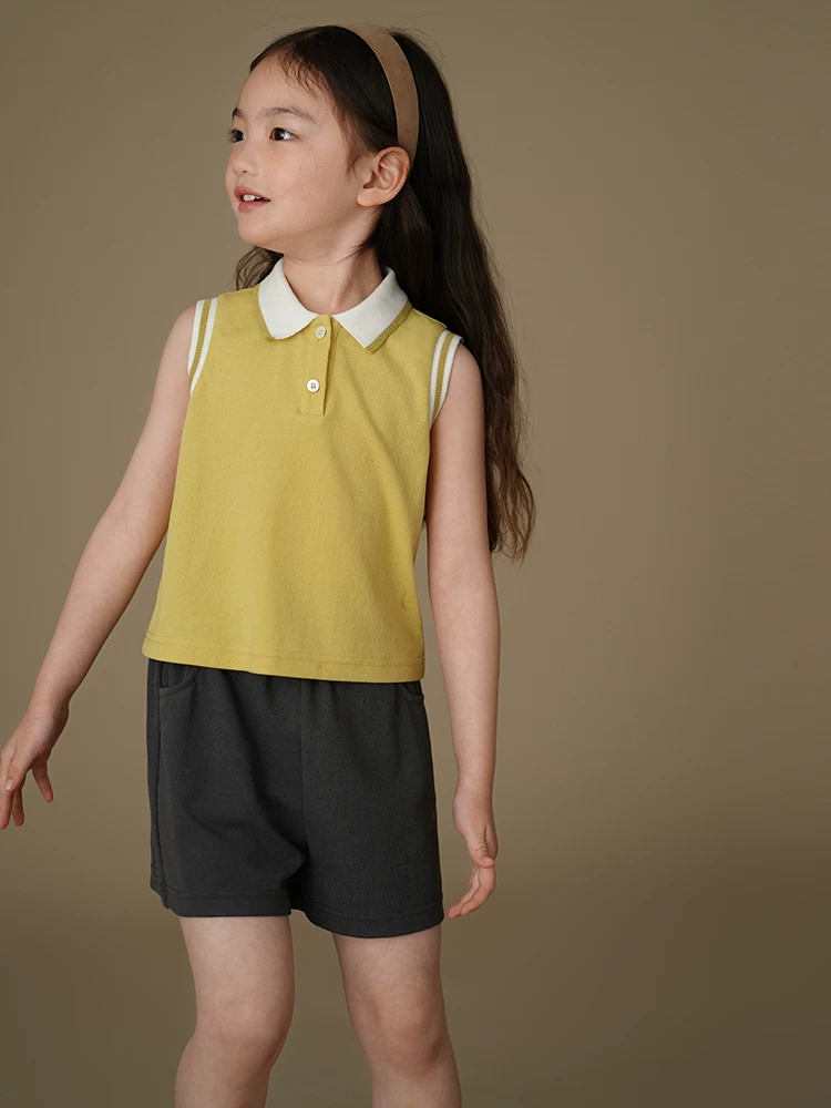 Bộ đồ thể thao mùa hè kiểu mới cho bé gái gồm áo polo không tay và chân váy xếp ly màu vàng tươi