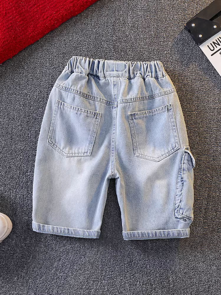 Quần thời trang bé trai 2025 mới, cá tính và sành điệu, quần short denim cargo mùa hè rộng rãi, thoáng khí, dài đến giữa đùi dành cho bé trai