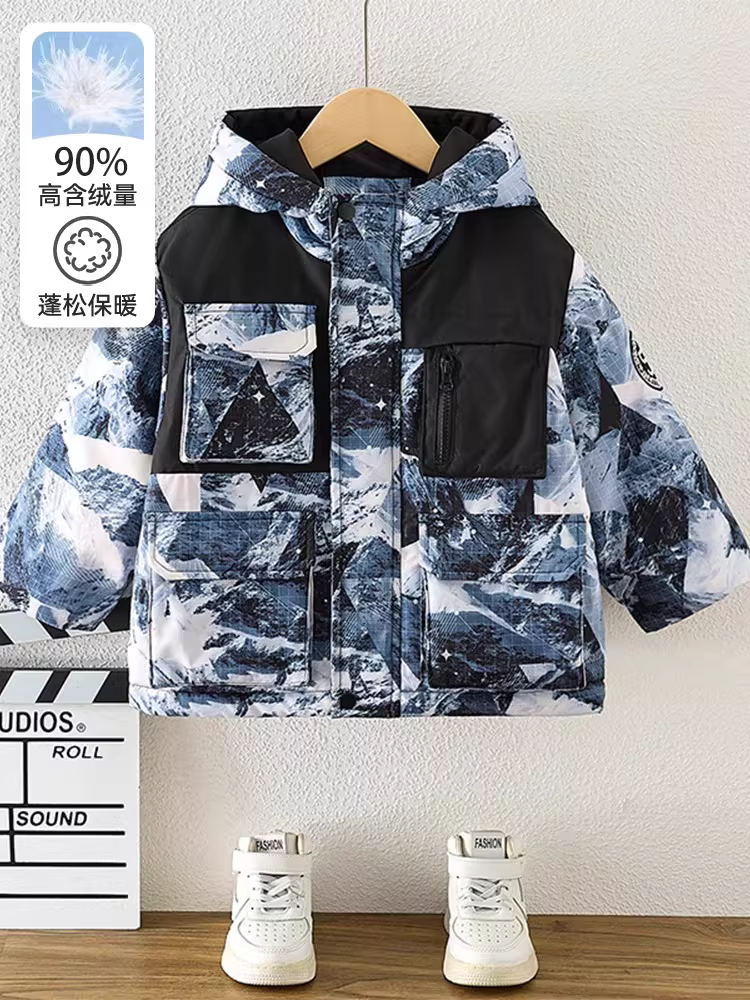 Áo khoác lông vũ ngụy trang ba lớp chống thấm cho bé trai, áo khoác dày mùa đông mới năm 2025 cho bé trai, quần áo mùa đông, quần áo in hình cho trẻ em.