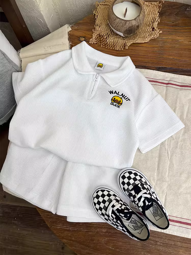 Trang phục mùa hè cho bé trai 2025, quần áo ngắn tay thời trang và sành điệu cho trẻ sơ sinh, áo POLO mùa hè mát mẻ, quần áo trẻ em hợp xu hướng