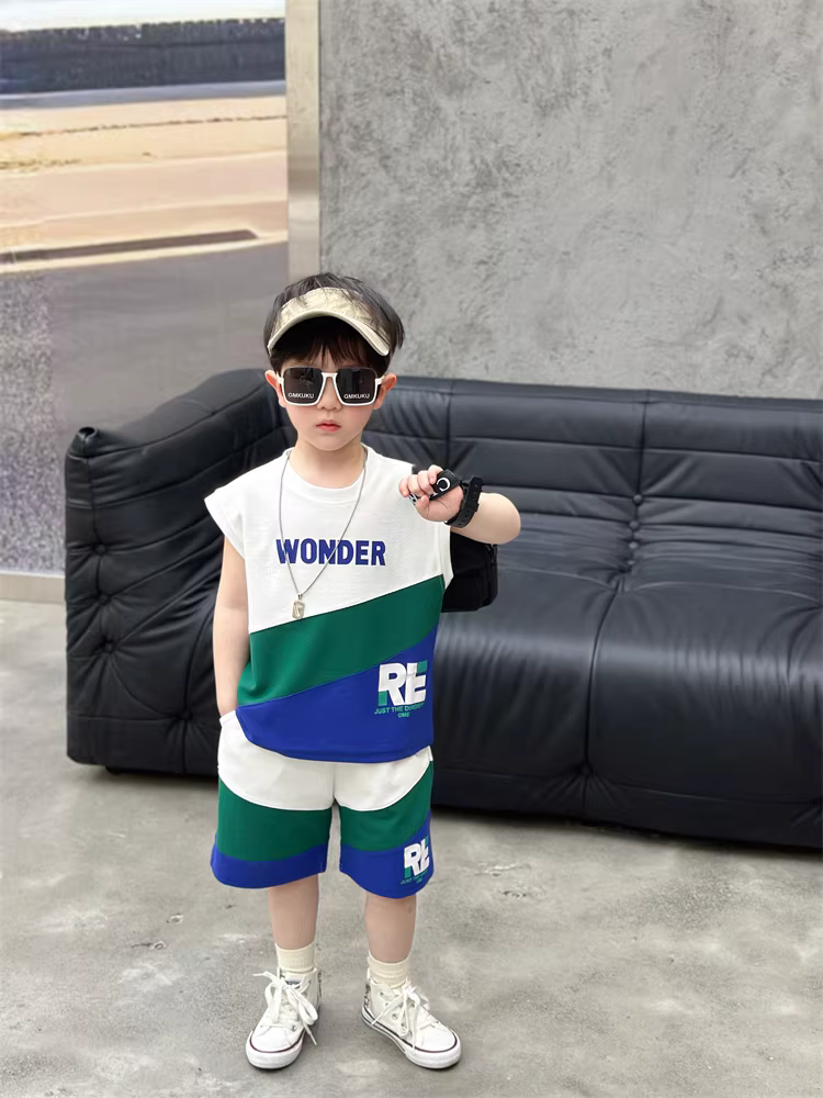 Bộ trang phục hè cho bé trai 2025, kiểu dáng thời trang mới, bộ hai mảnh mát mẻ, áo ba lỗ, thời trang hè cho bé trai, quần áo trẻ em hợp xu hướng