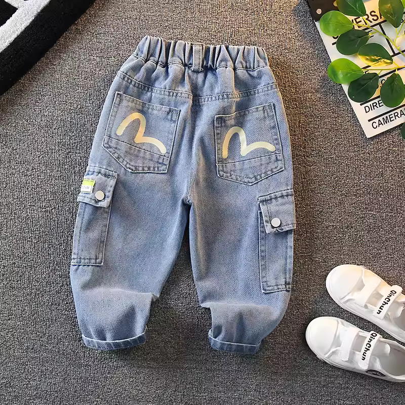 Quần jeans bé trai xuân thu 2025 kiểu dáng mới thời trang quần trẻ em rộng rãi phong cách Hàn Quốc quần bé trai mùa xuân thường ngày