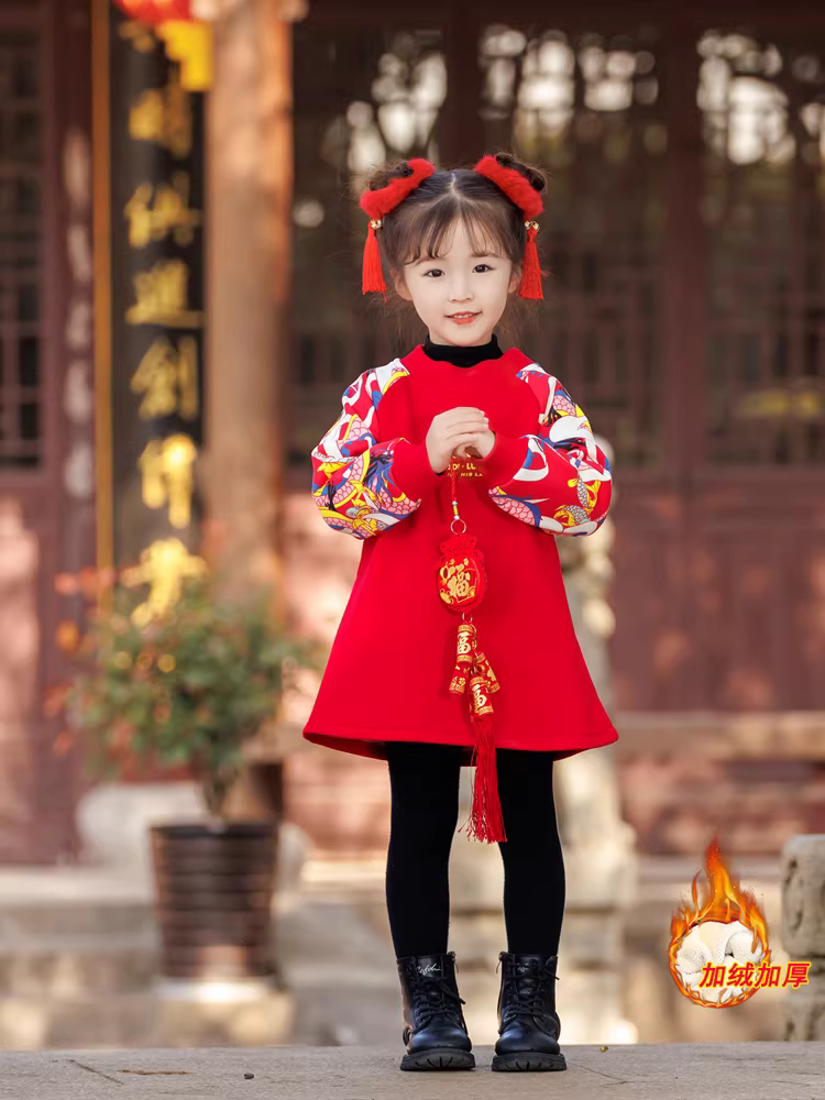 Trang phục năm mới cho bé trai, bộ đồ lót lông cừu phong cách Trung Hoa, bộ đồ trẻ em mùa đông năm 2025 năm Rồng, trang phục Tết, váy sinh nhật đầu tiên cho bé.