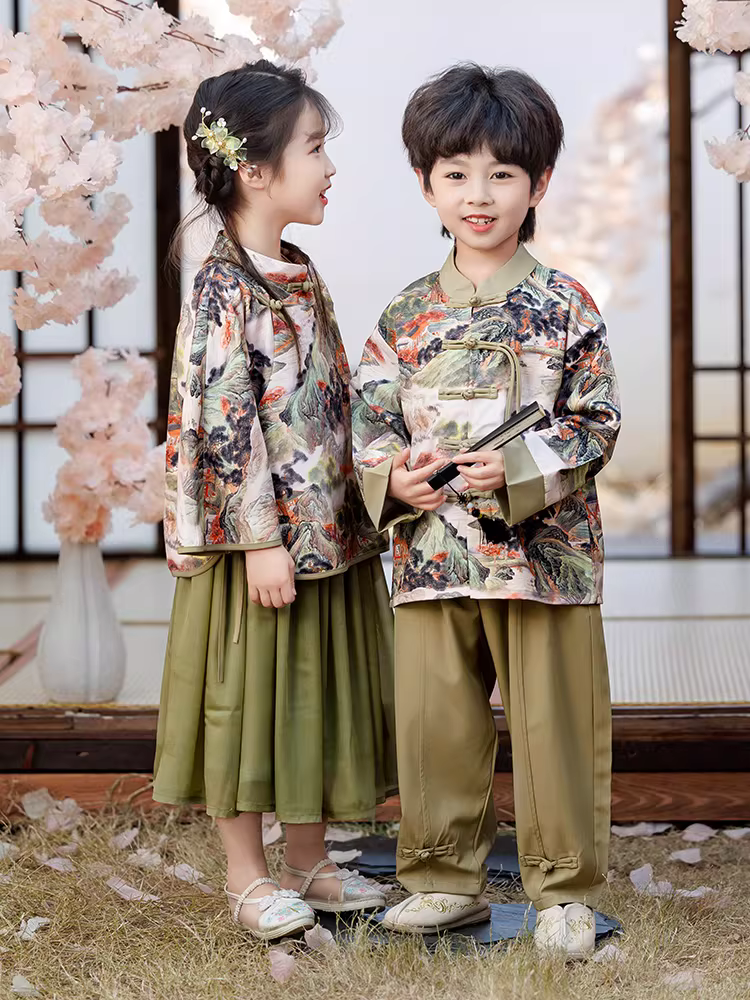 Quần áo trẻ em kiểu Trung Quốc mới Bộ trang phục truyền thống của bé trai Hanfu Bộ trang phục truyền thống của trẻ em mùa xuân và mùa thu Bộ đồ Tang cải tiến phiên bản cải tiến Trang phục biểu diễn Ngày thiếu nhi mùa hè