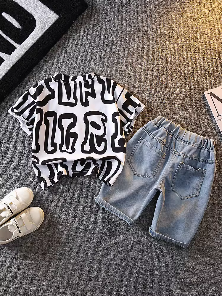 Trang phục mùa hè cho bé trai 2025, quần áo mùa hè trẻ em thời trang mới, mát mẻ và lịch lãm, quần áo ngắn tay, phong cách đường phố trẻ trung, không tay