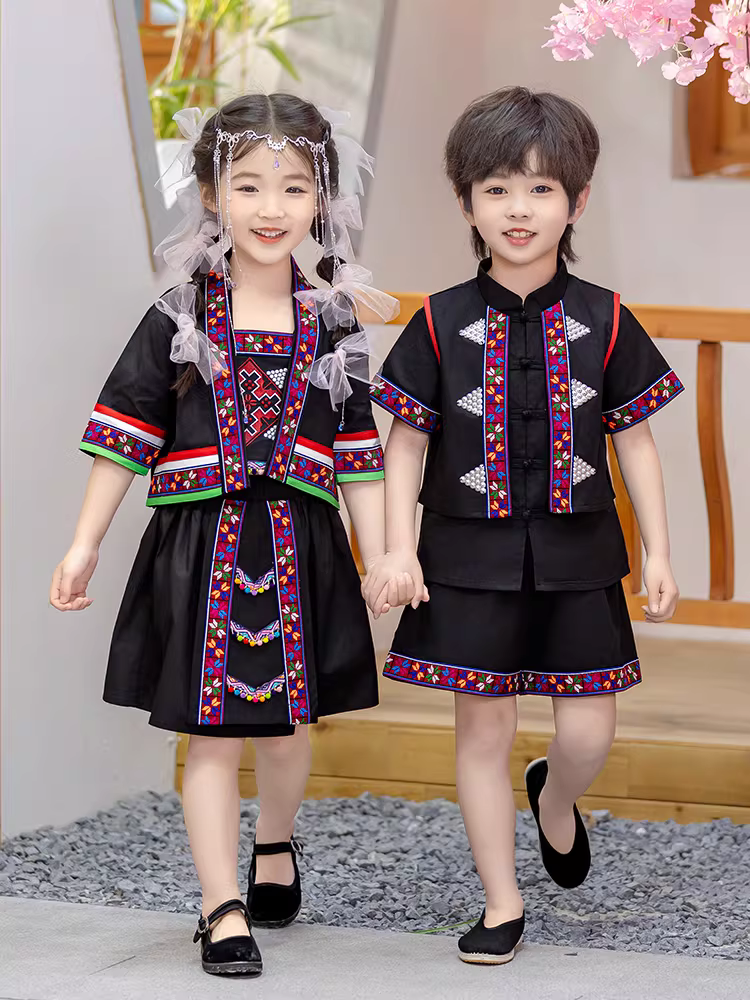 Trang phục dân tộc thiểu số, trang phục biểu diễn của trẻ em Hani, trang phục biểu diễn của nam và nữ Yi, Miao, Buyi cho buổi biểu diễn ngày 3 tháng 3