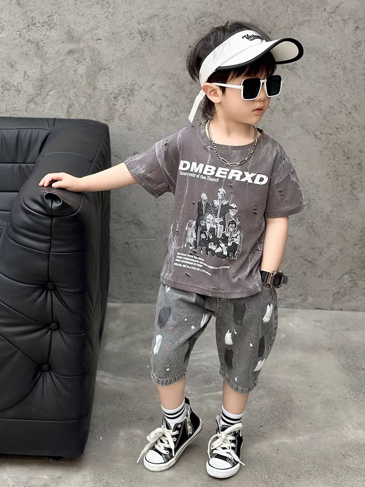 Bộ trang phục hè cho bé trai 2025 mới, thời trang và cá tính, quần áo trẻ em hai mảnh tay ngắn, bộ đồ hè mỏng cho bé sơ sinh